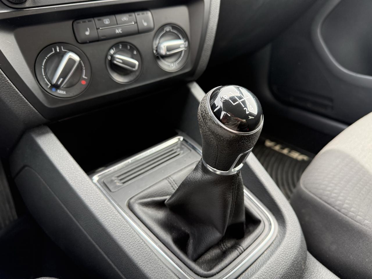 2015 Volkswagen Jetta 4dr 1.8 TSI Man Comfortline Photo