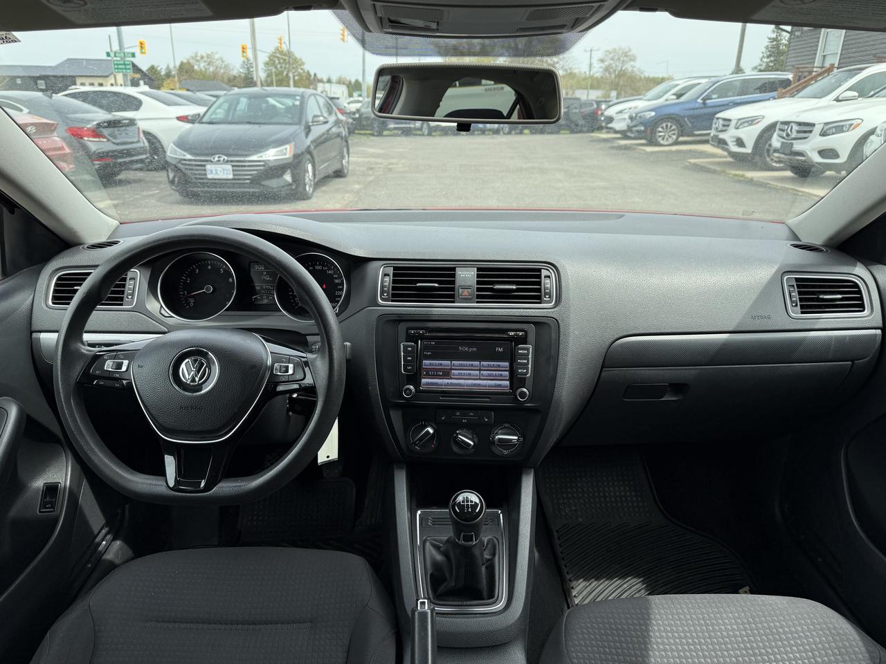 2015 Volkswagen Jetta 4dr 1.8 TSI Man Comfortline Photo