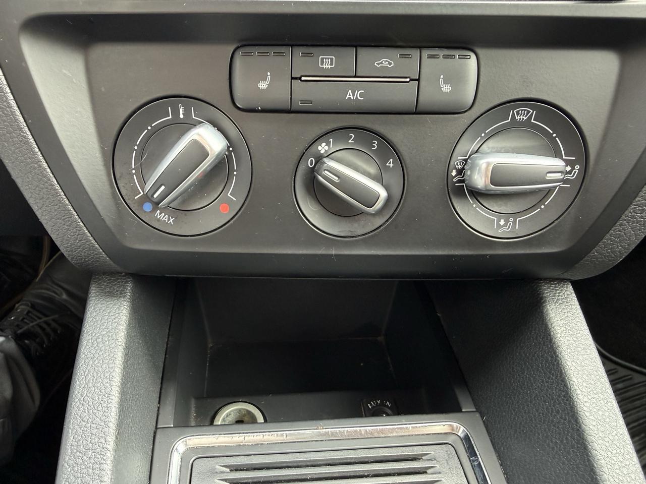 2015 Volkswagen Jetta 4dr 1.8 TSI Man Comfortline Photo