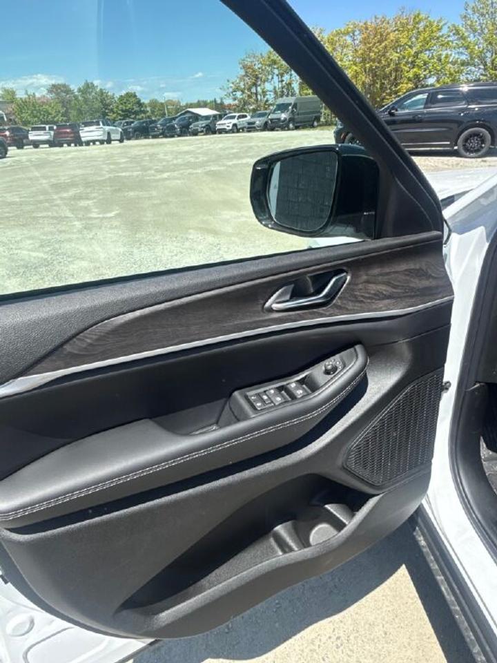 2026 Jeep Grand Cherokee L ALTITUDE Photo