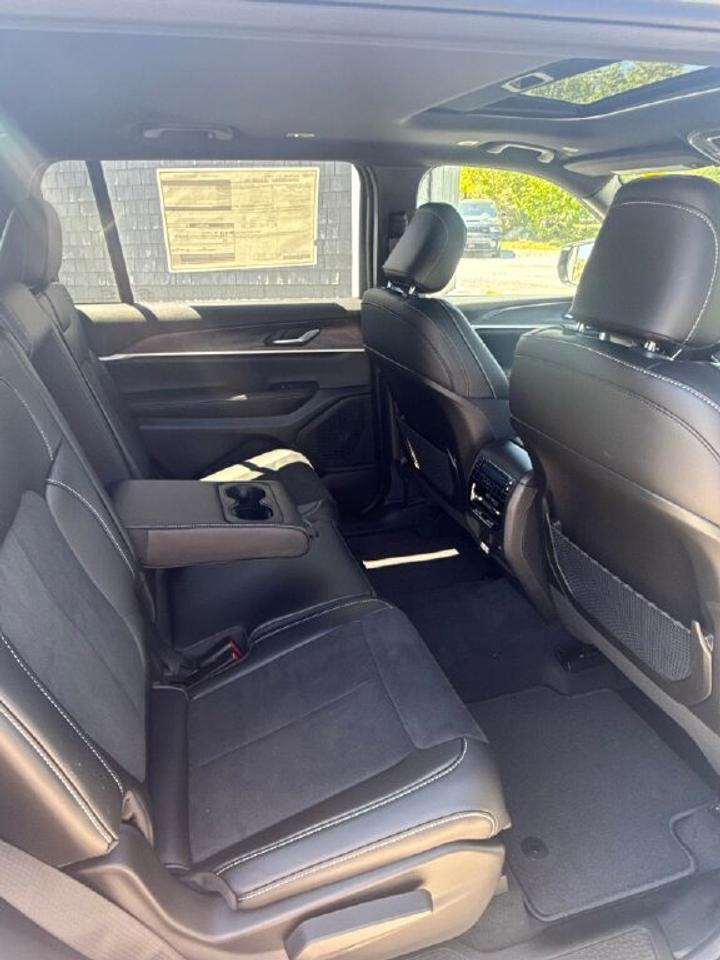 2026 Jeep Grand Cherokee L ALTITUDE Photo