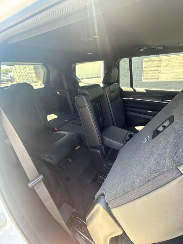 2026 Jeep Grand Cherokee L ALTITUDE Photo