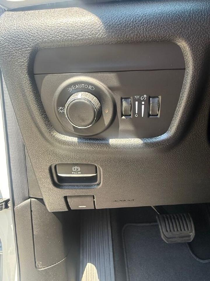 2026 Jeep Grand Cherokee L Laredo X Photo
