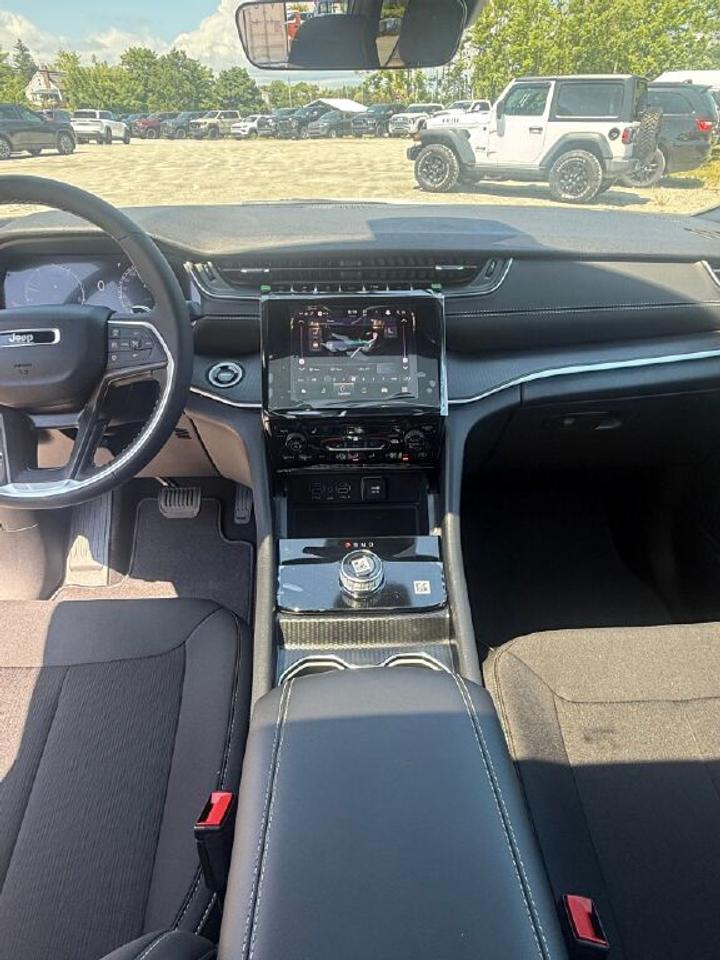 2026 Jeep Grand Cherokee L Laredo X Photo