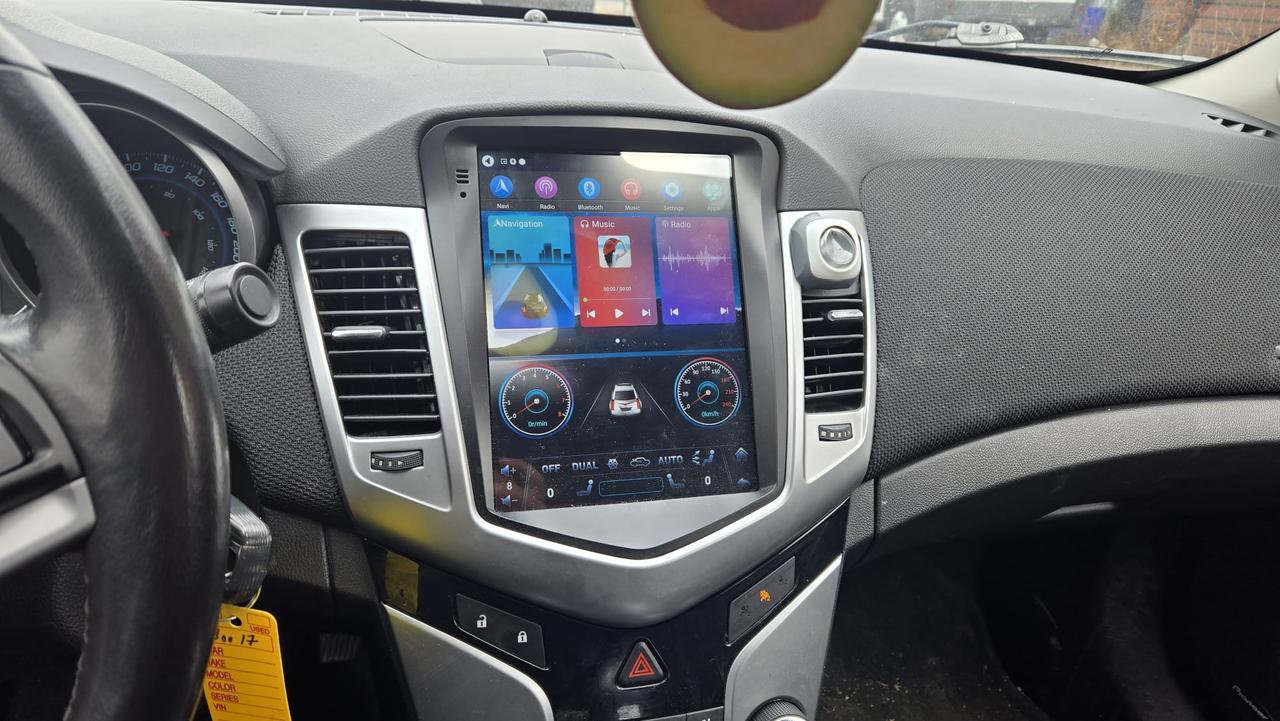 2014 Chevrolet Cruze 1LT Photo