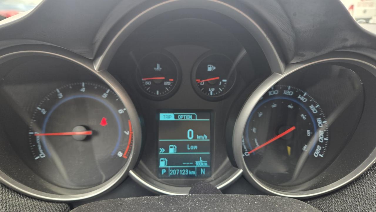 2014 Chevrolet Cruze 1LT Photo