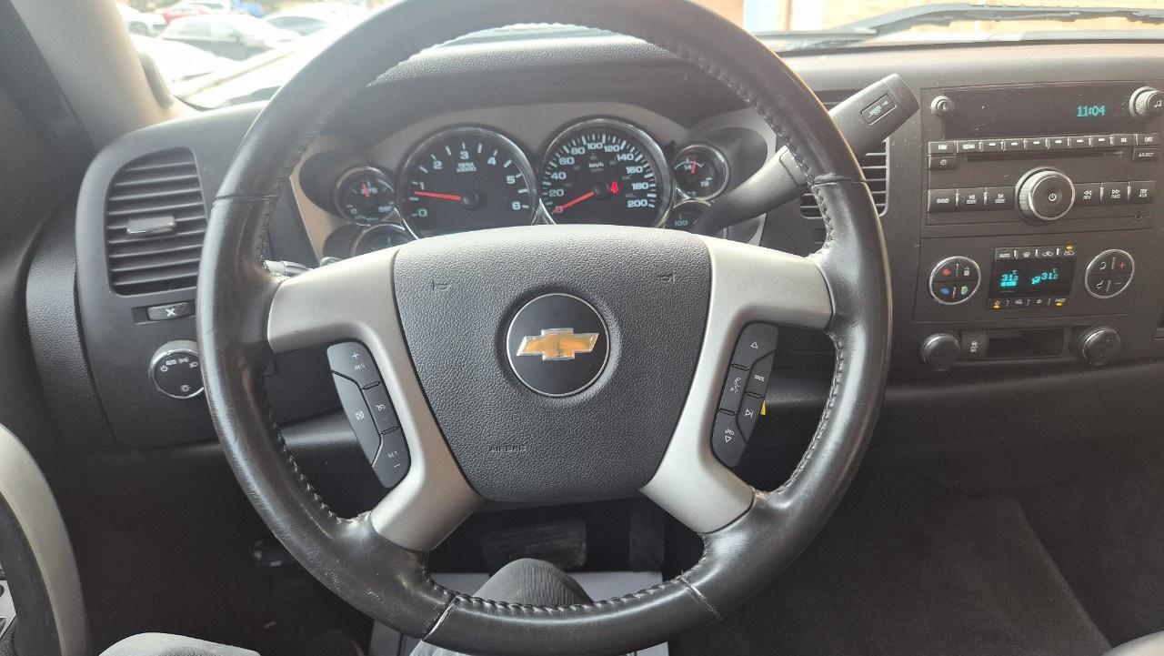 2013 Chevrolet Silverado 1500 4WD Crew Cab Short Box LT Photo