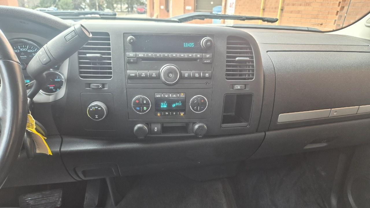 2013 Chevrolet Silverado 1500 4WD Crew Cab Short Box LT Photo