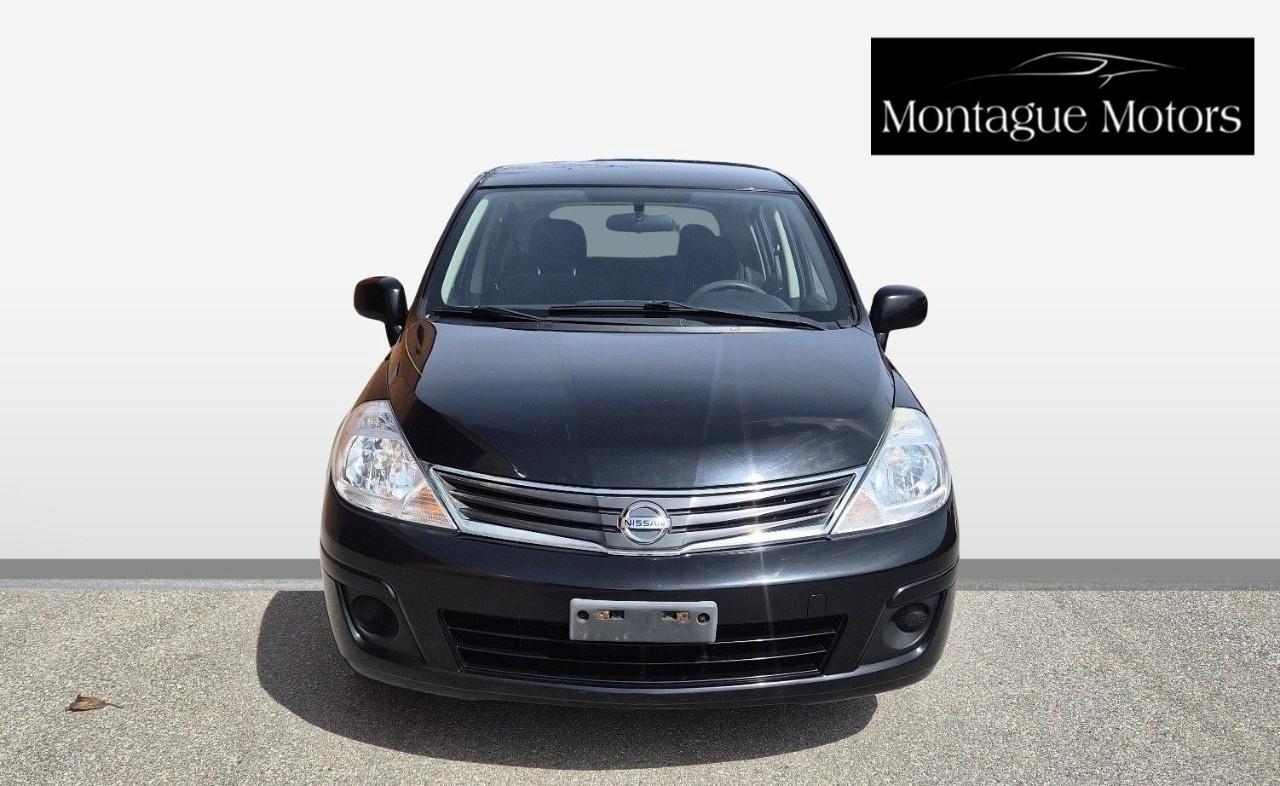 2011 Nissan Versa 5dr HB I4 Auto 1.8 S Photo