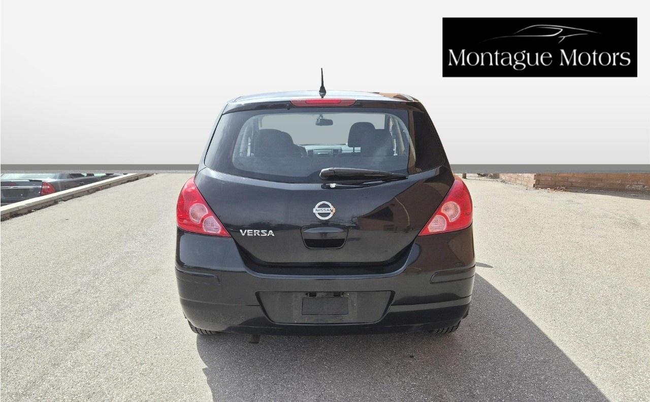 2011 Nissan Versa 5dr HB I4 Auto 1.8 S Photo