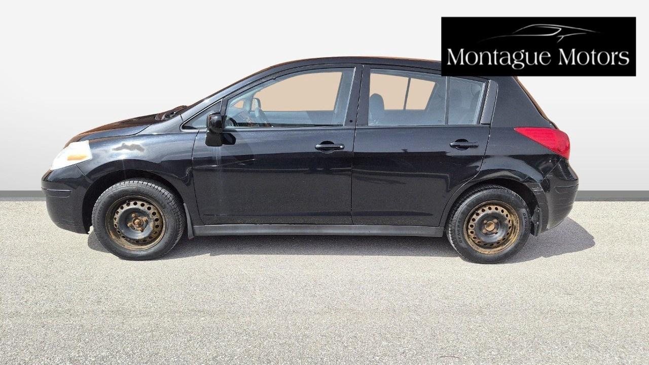 2011 Nissan Versa 5dr HB I4 Auto 1.8 S Photo