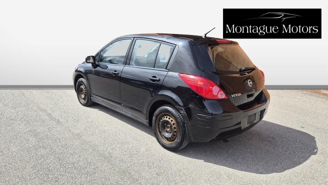 2011 Nissan Versa 5dr HB I4 Auto 1.8 S Photo