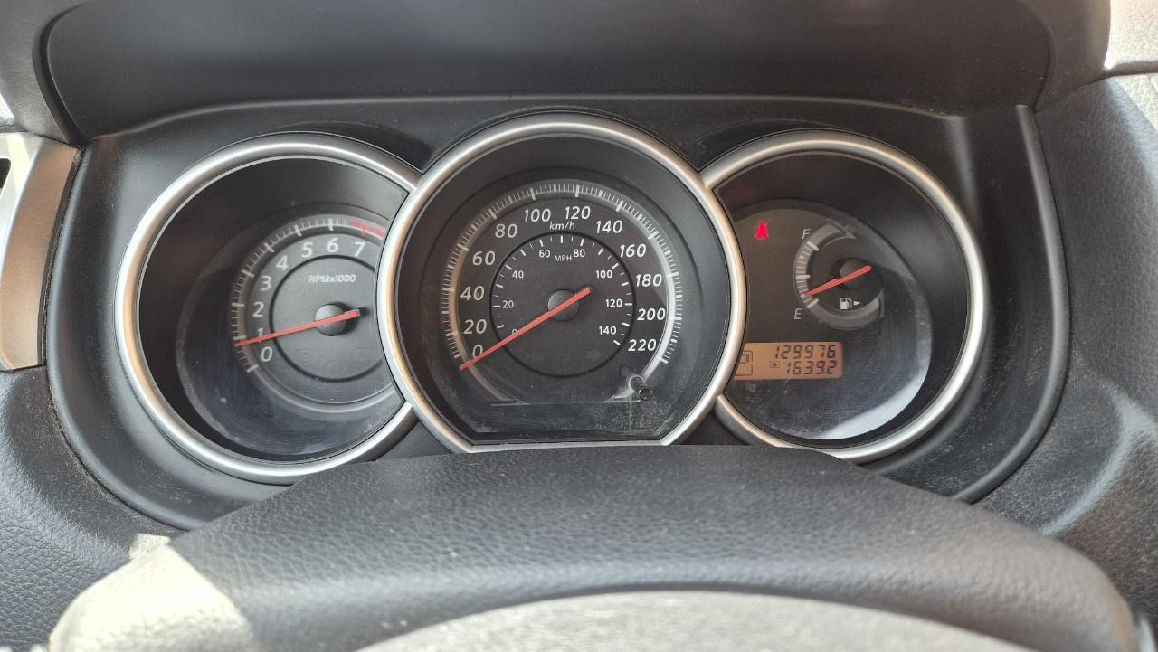 2011 Nissan Versa 5dr HB I4 Auto 1.8 S Photo