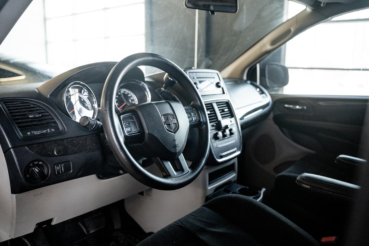 2016 Dodge Grand Caravan Canada Value Package| CLEAN CAR| CLEAN TITLE| Photo
