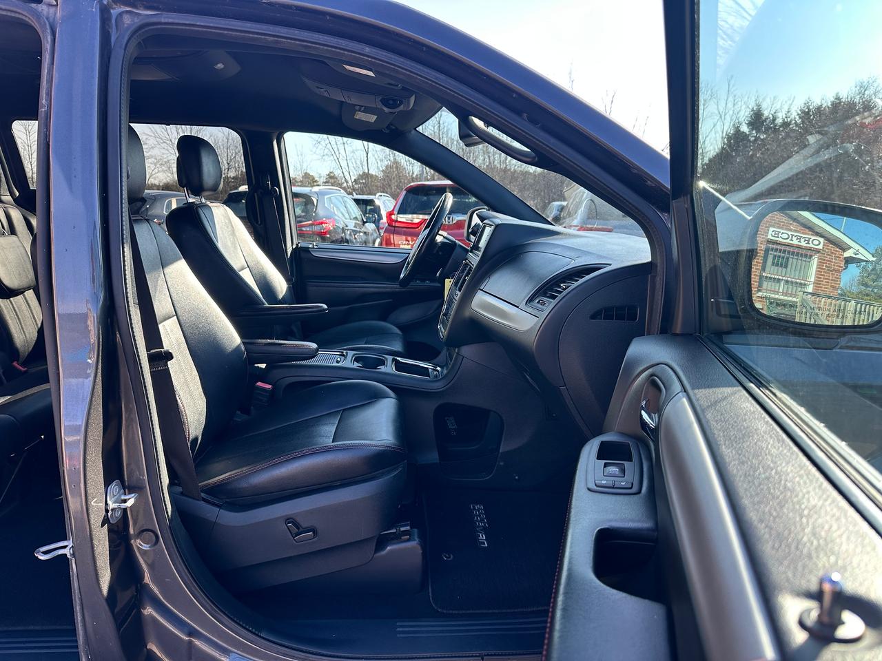 2016 Dodge Grand Caravan R/T Heated-Leather PowerGate/Doors DVD Stow'N'Go Photo