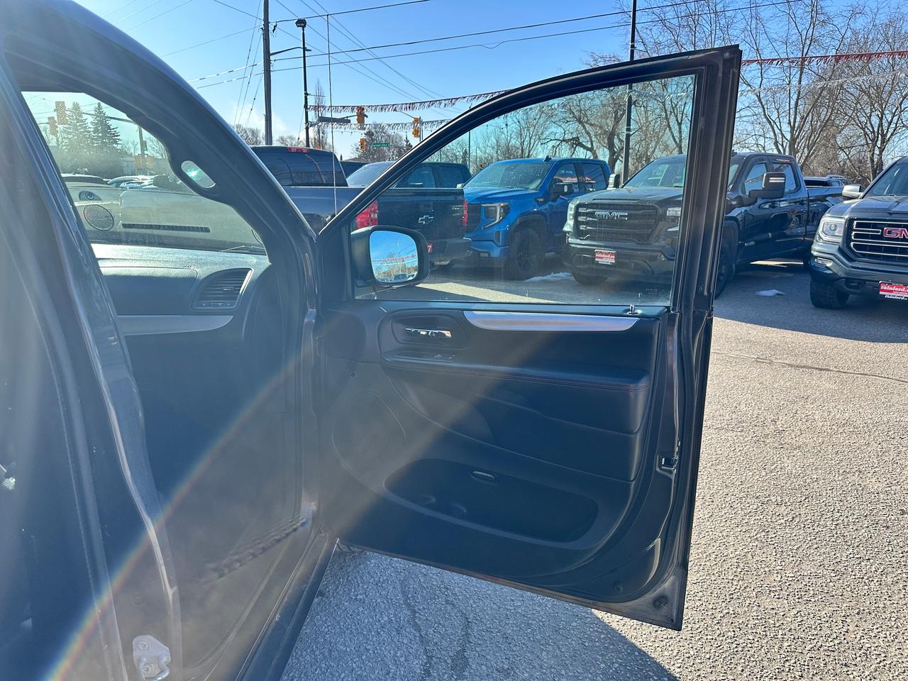 2016 Dodge Grand Caravan R/T Heated-Leather PowerGate/Doors DVD Stow'N'Go Photo