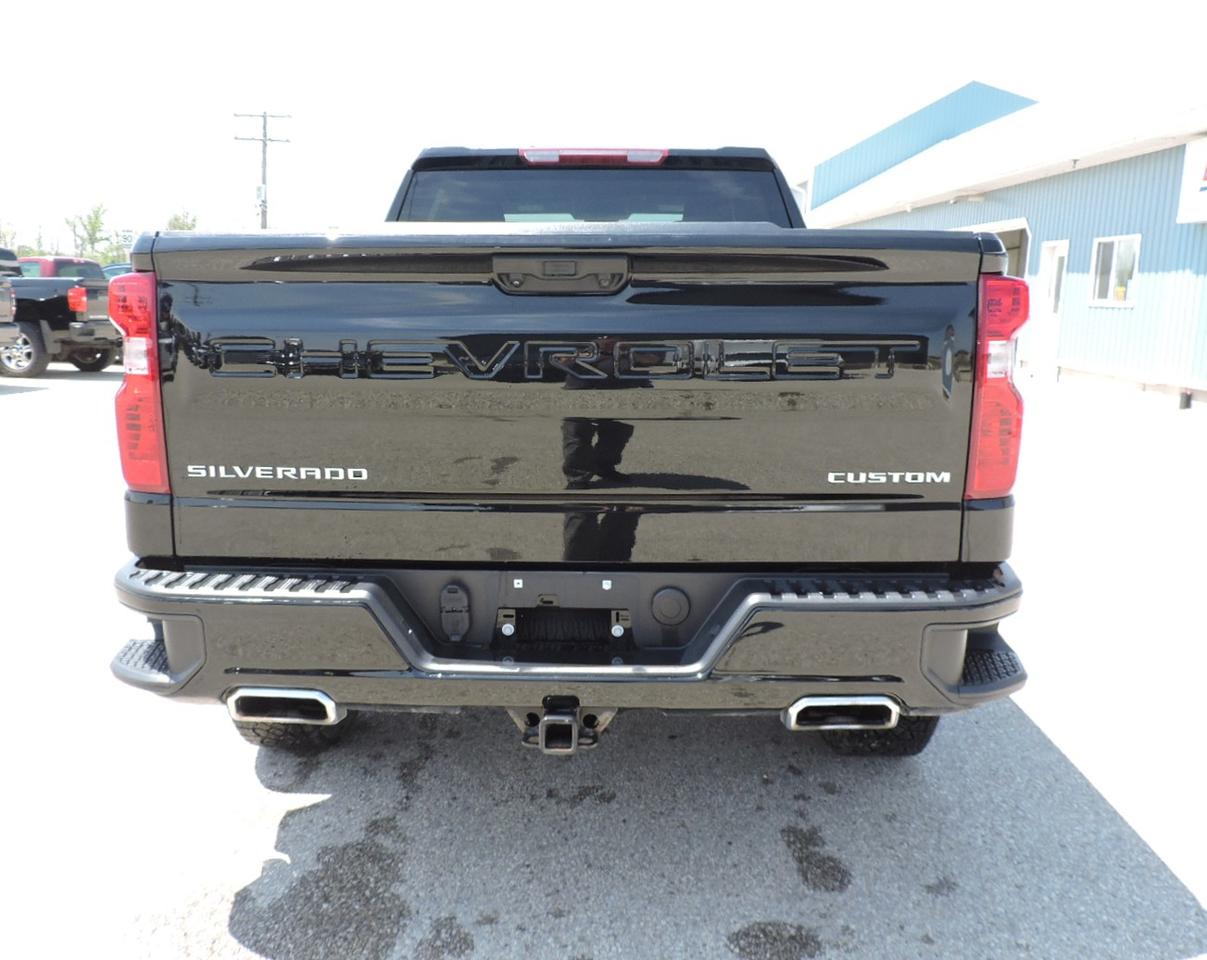 2024 Chevrolet Silverado 1500 Custom Trail Boss 5.3L 4X4 Z71 Only 33000 KMS Photo