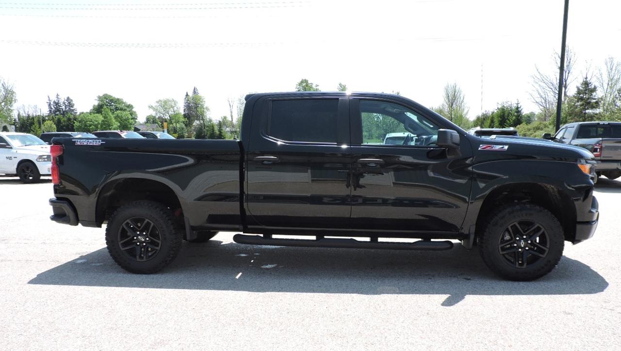 2024 Chevrolet Silverado 1500 Custom Trail Boss 5.3L 4X4 Z71 Only 33000 KMS Photo