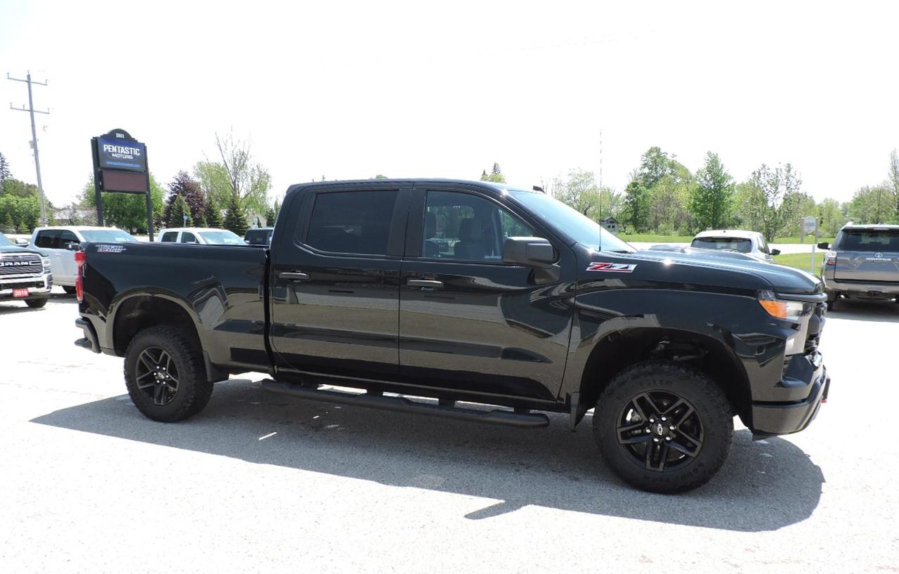 2024 Chevrolet Silverado 1500 Custom Trail Boss 5.3L 4X4 Z71 Only 33000 KMS Photo