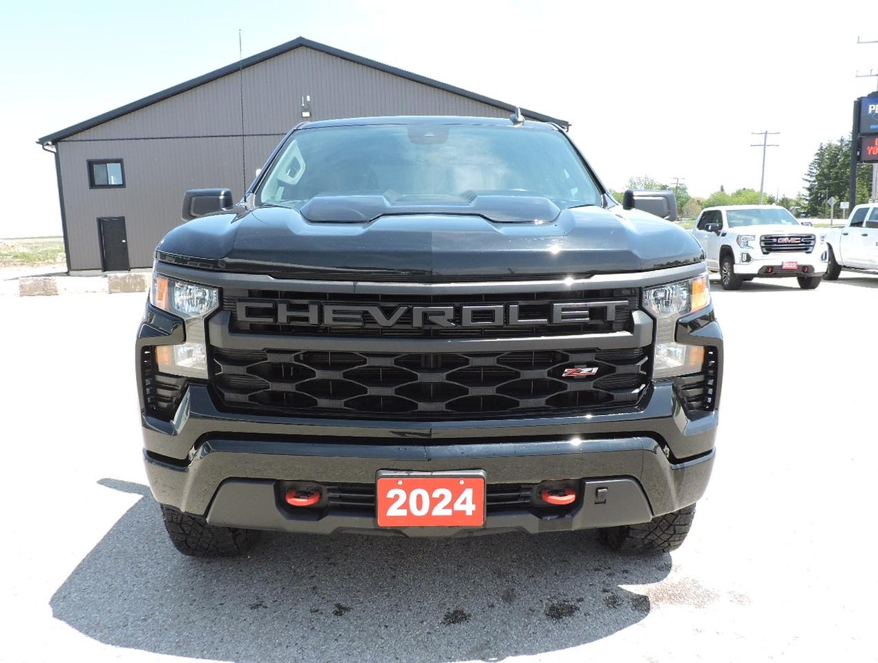 2024 Chevrolet Silverado 1500 Custom Trail Boss 5.3L 4X4 Z71 Only 33000 KMS Photo