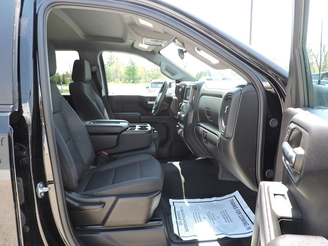 2024 Chevrolet Silverado 1500 Custom Trail Boss 5.3L 4X4 Z71 Only 33000 KMS Photo