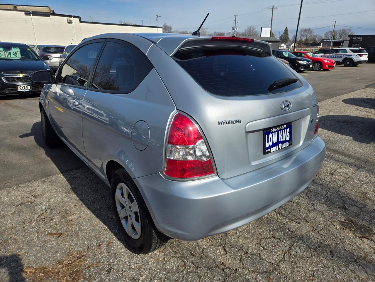 2009 Hyundai Accent GL Hatchback Photo2