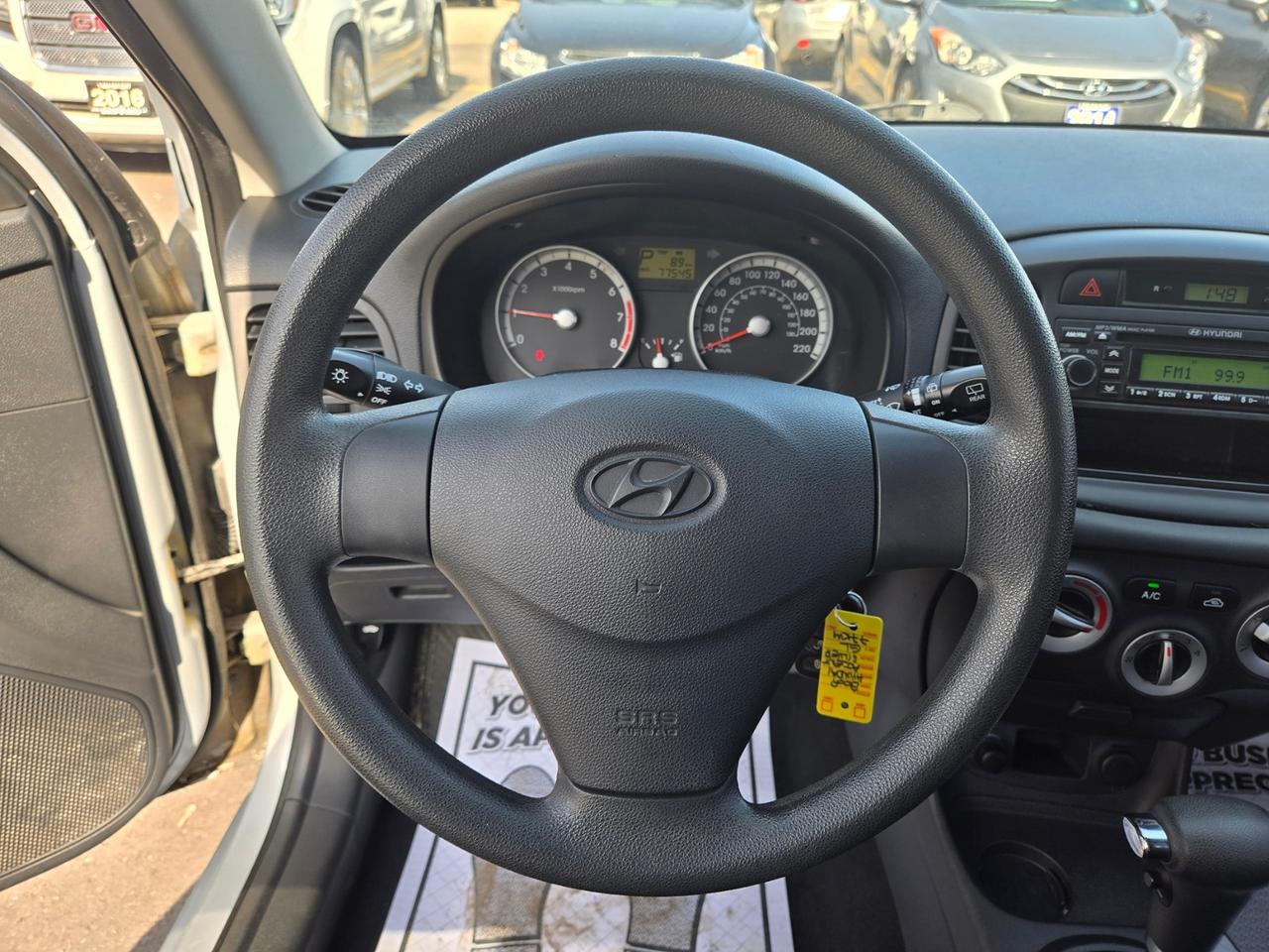 2009 Hyundai Accent GL Hatchback Photo