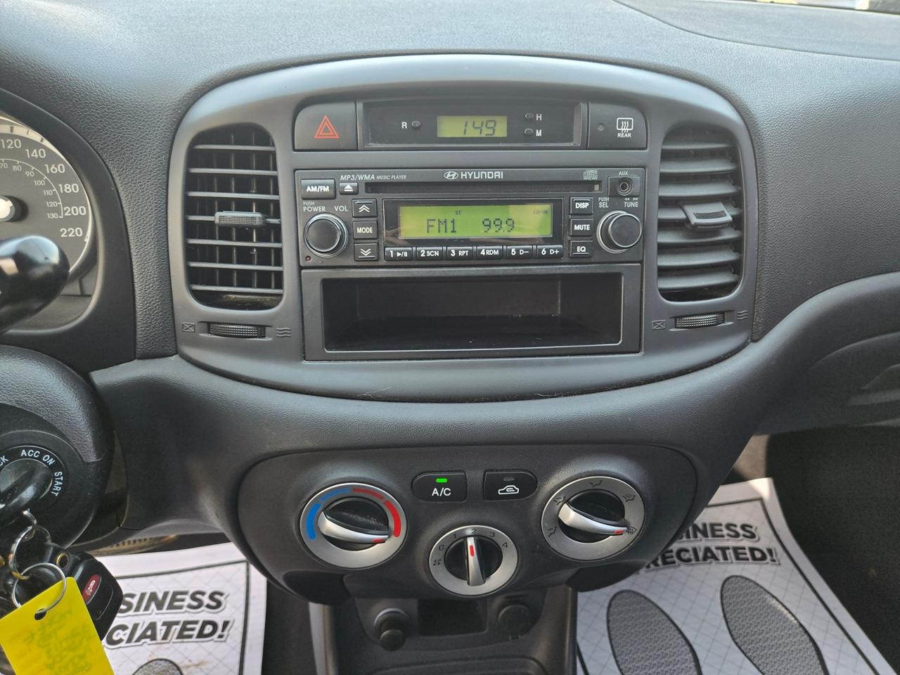 2009 Hyundai Accent GL Hatchback Photo