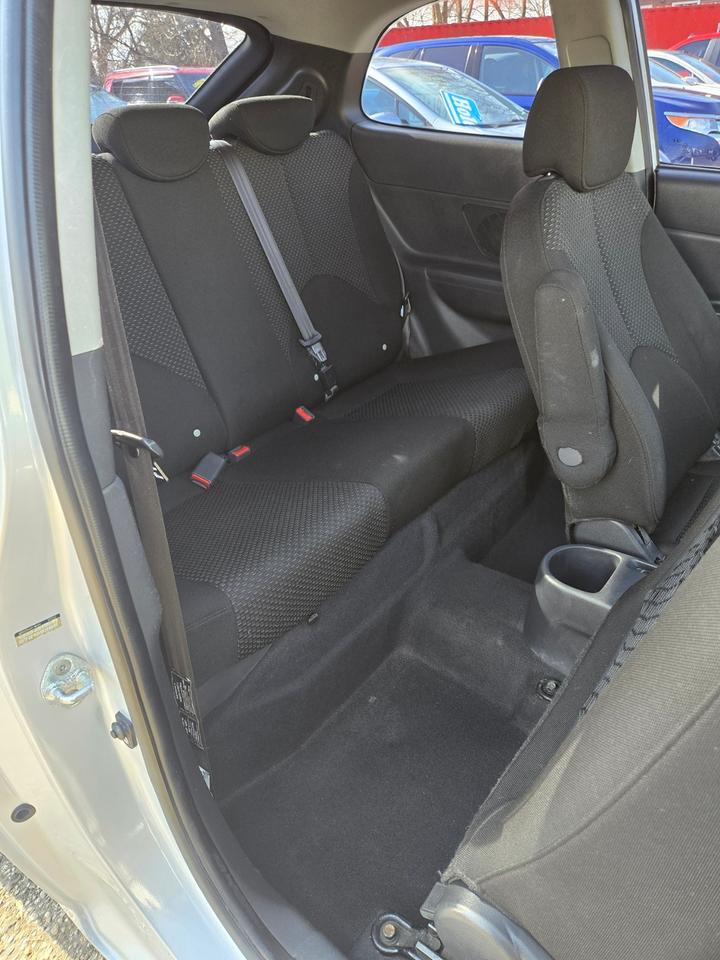 2009 Hyundai Accent GL Hatchback Photo