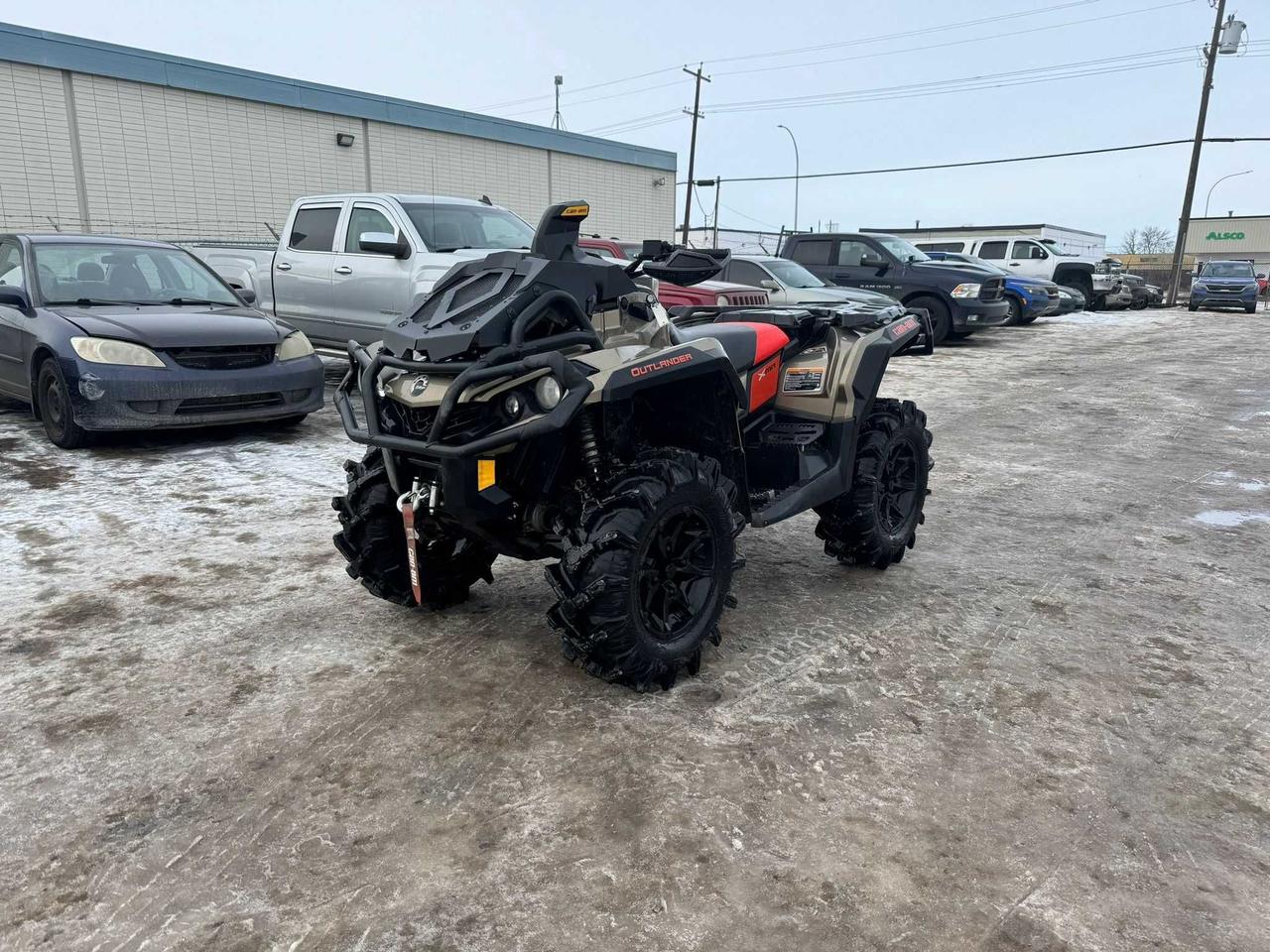 2022 Can-Am Outlander 1000 XMR $104 B/W - Photo #1