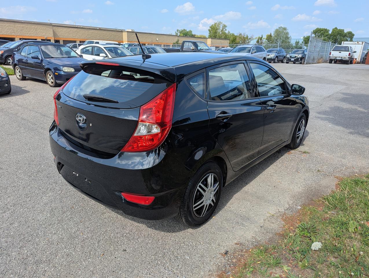 2016 Hyundai Accent "Like NEW low PRICE" certified + FREE 6M warranty. Photo