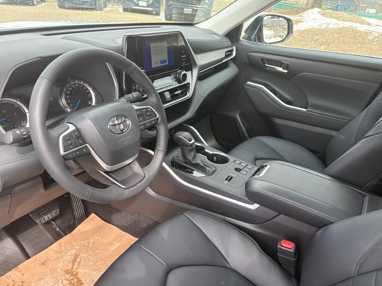2026 Toyota Highlander HYBRID XLE Photo4