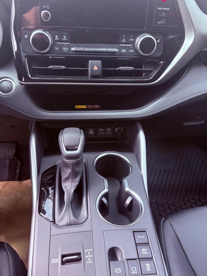 2026 Toyota Highlander HYBRID XLE Photo