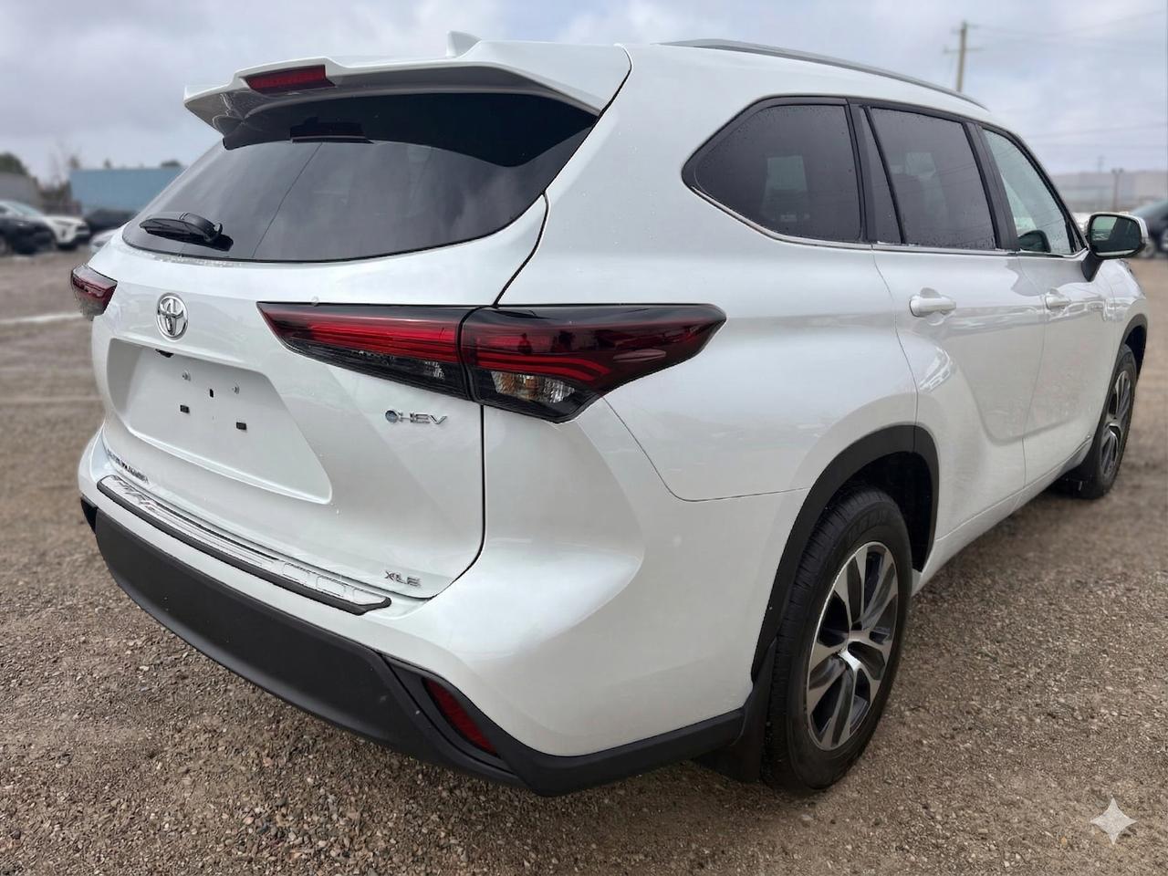 2026 Toyota Highlander HYBRID XLE Photo2