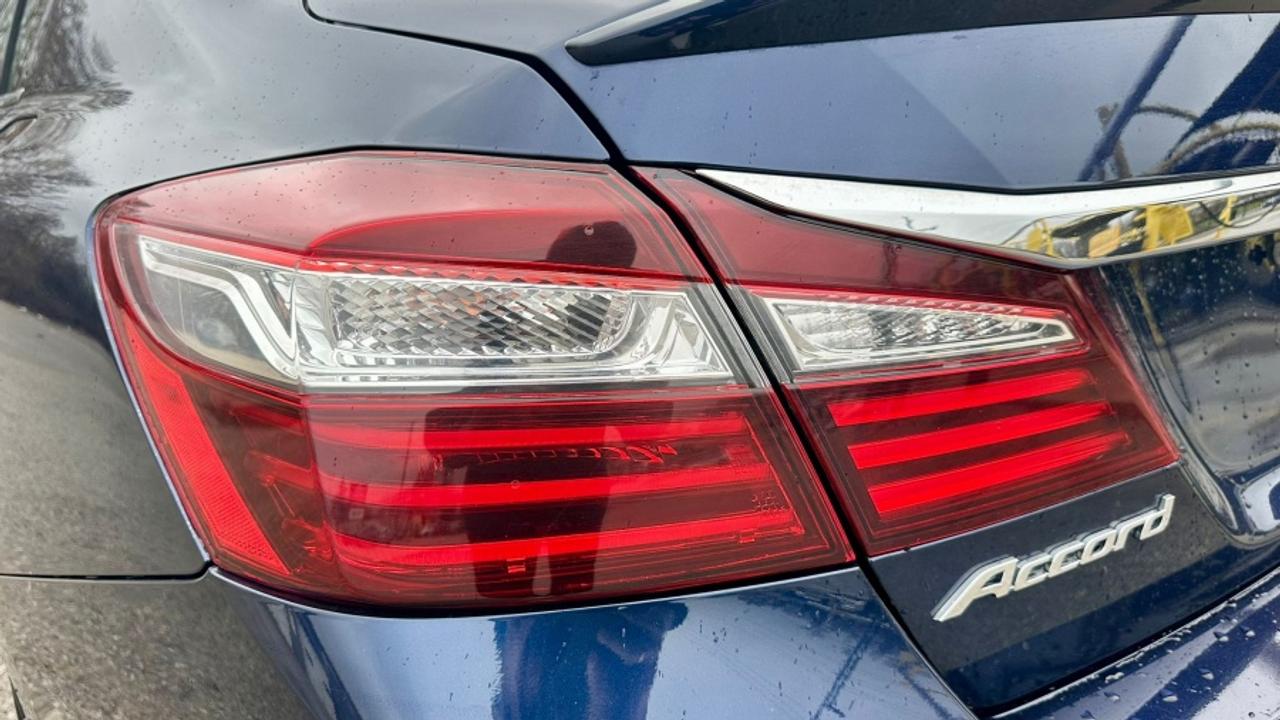 2016 Honda Accord * SPORT * NO ACCIDENTS SPORT Photo