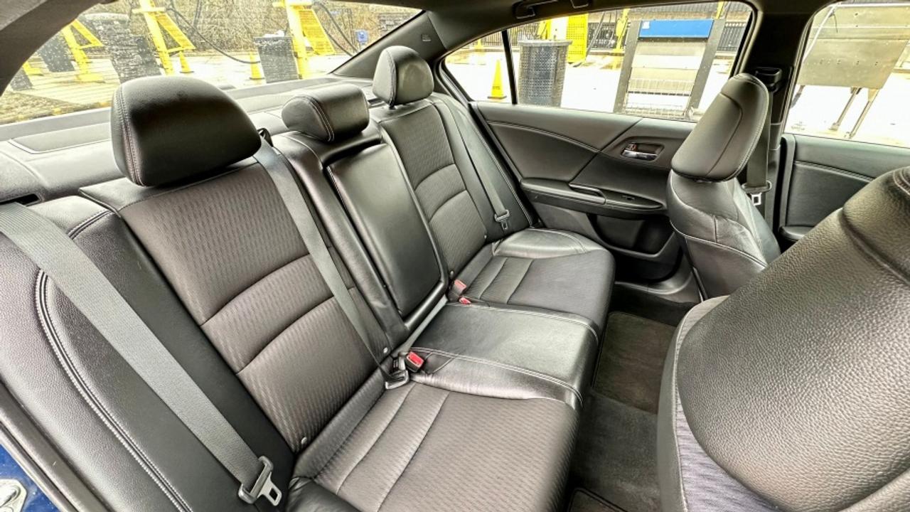 2016 Honda Accord * SPORT * NO ACCIDENTS SPORT Photo