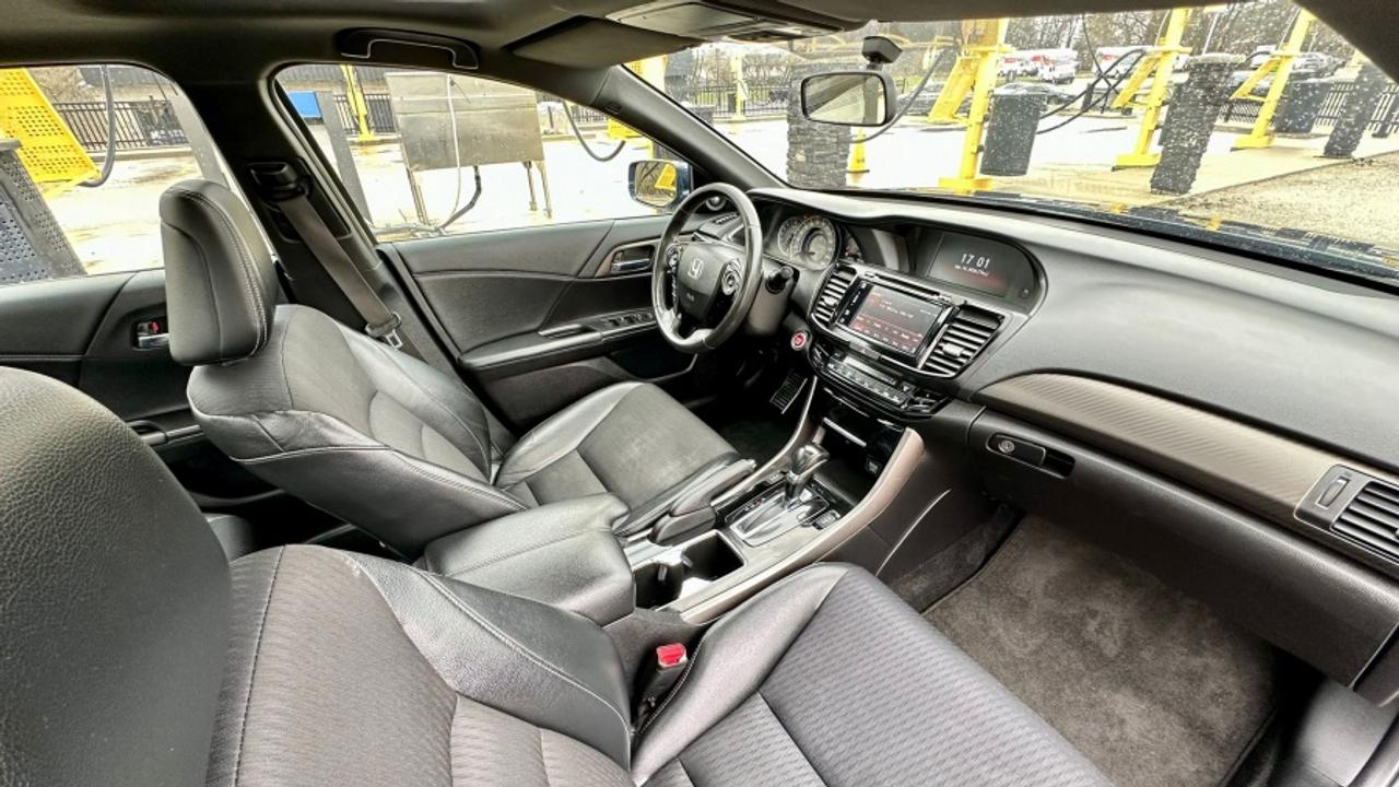 2016 Honda Accord * SPORT * NO ACCIDENTS SPORT Photo