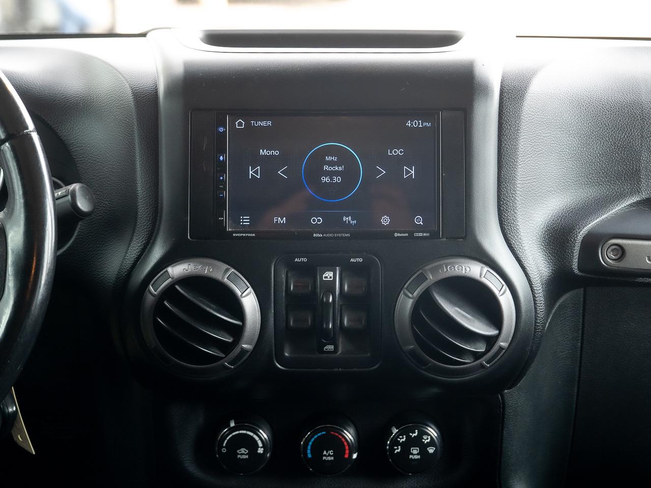 2018 Jeep Wrangler Willys Wheeler 4x4 LIFT/RIMS/TIRES Photo8