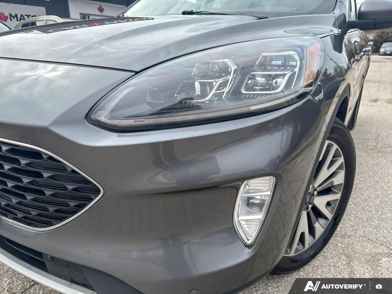 2022 Ford Escape TITANIUM / HYBRID / NO ACCIDENTS / PANO ROOF / AWD Photo