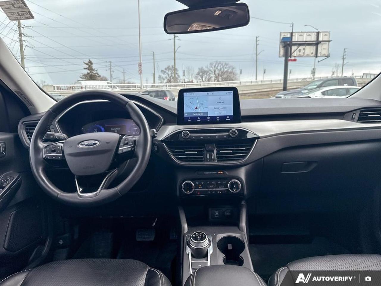 2022 Ford Escape TITANIUM / HYBRID / NO ACCIDENTS / PANO ROOF / AWD Photo