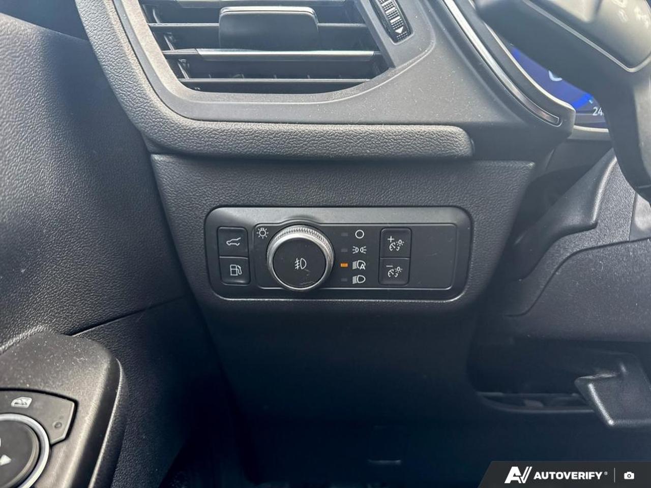 2022 Ford Escape TITANIUM / HYBRID / NO ACCIDENTS / PANO ROOF / AWD Photo