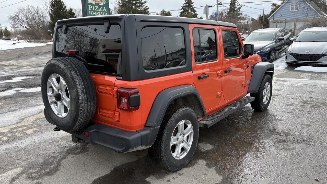 2020 Jeep Wrangler SPORT Photo4