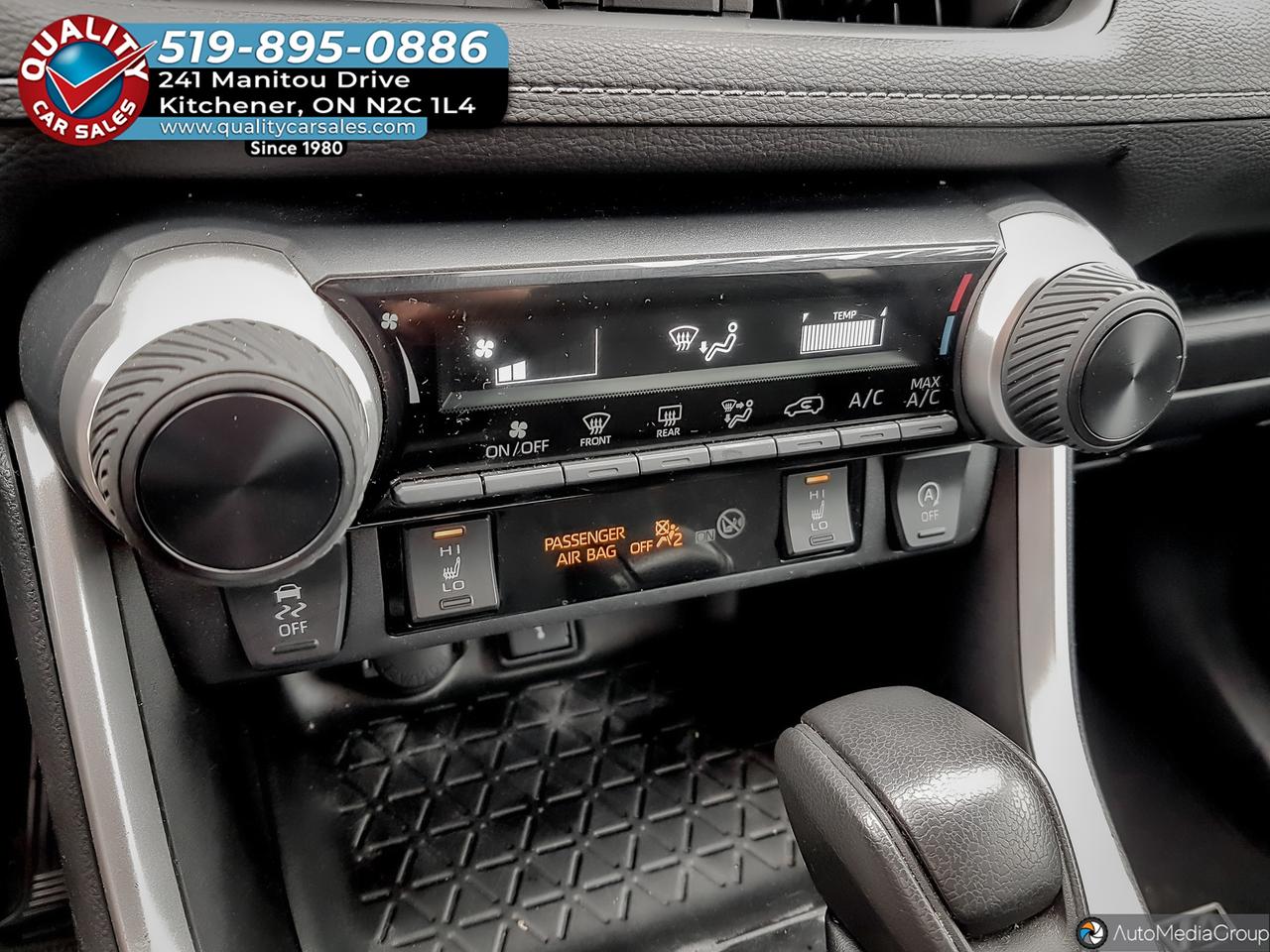 2022 Toyota RAV4 LE AWD *HEATED SEATS* Photo