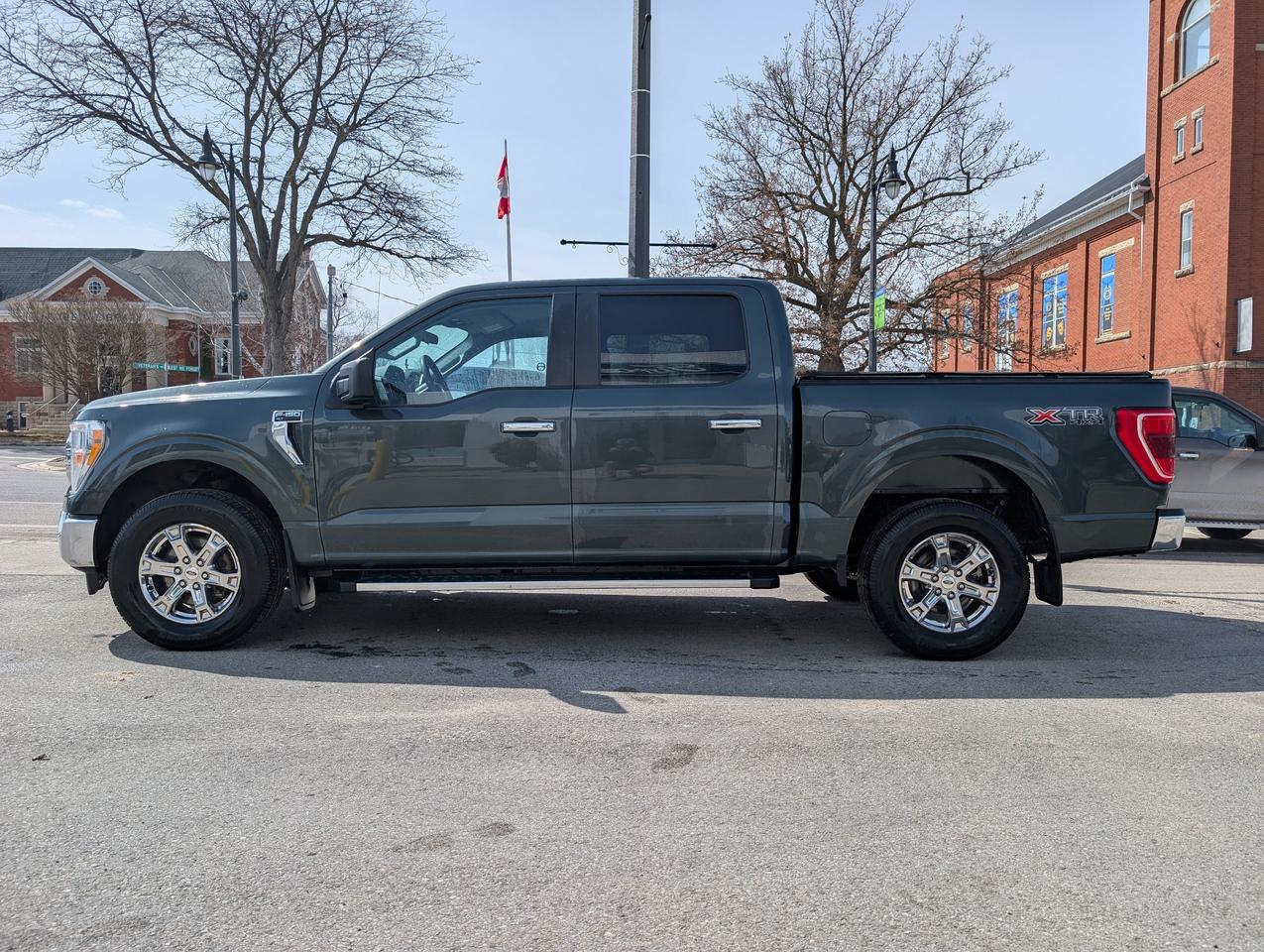 2021 Ford F-150 XLT 4WD SuperCrew 5.5' Box Photo2