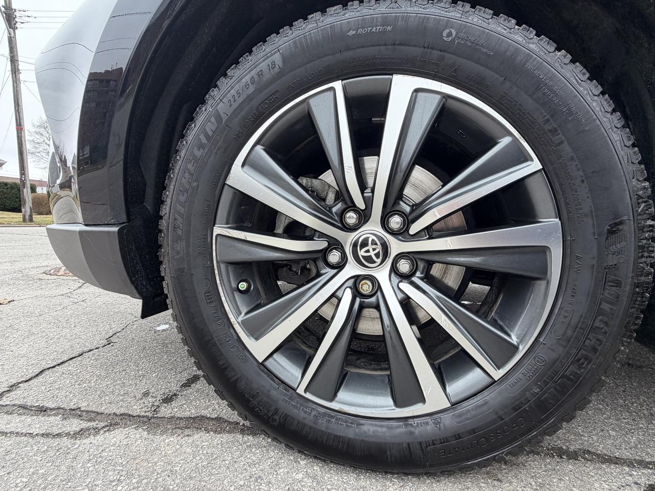 2022 Toyota Venza LE AWD Photo