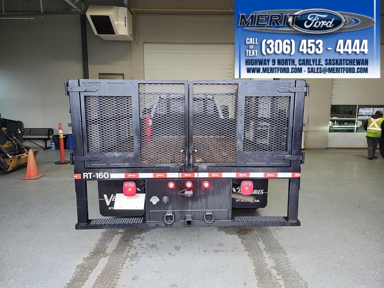 2023 Ford F-550 Super Duty DRW XLT Full Deck and Gate Photo3