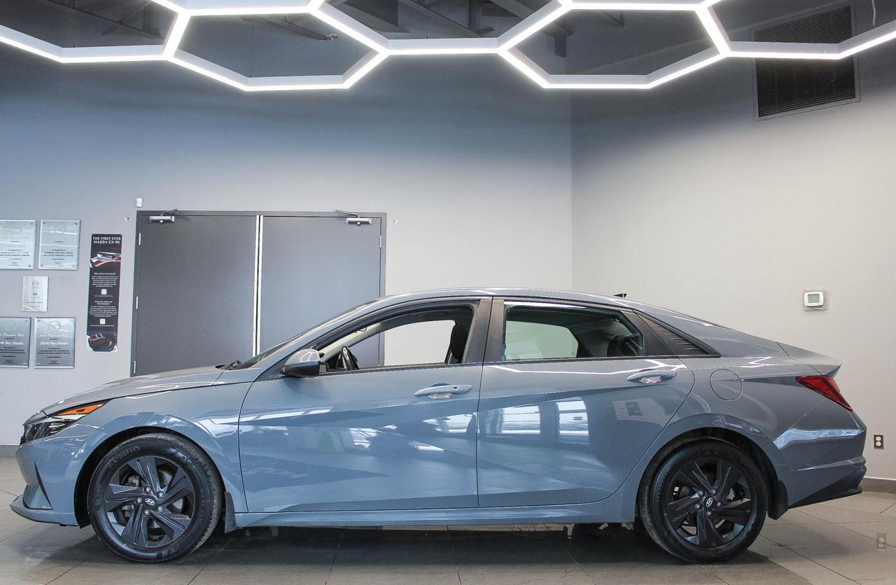 2021 Hyundai Elantra Preferred CLOTH UPHOLSTERY - APPLE CARPLAY AND ANDROID AUTO - CLEAN CARFAX! Photo