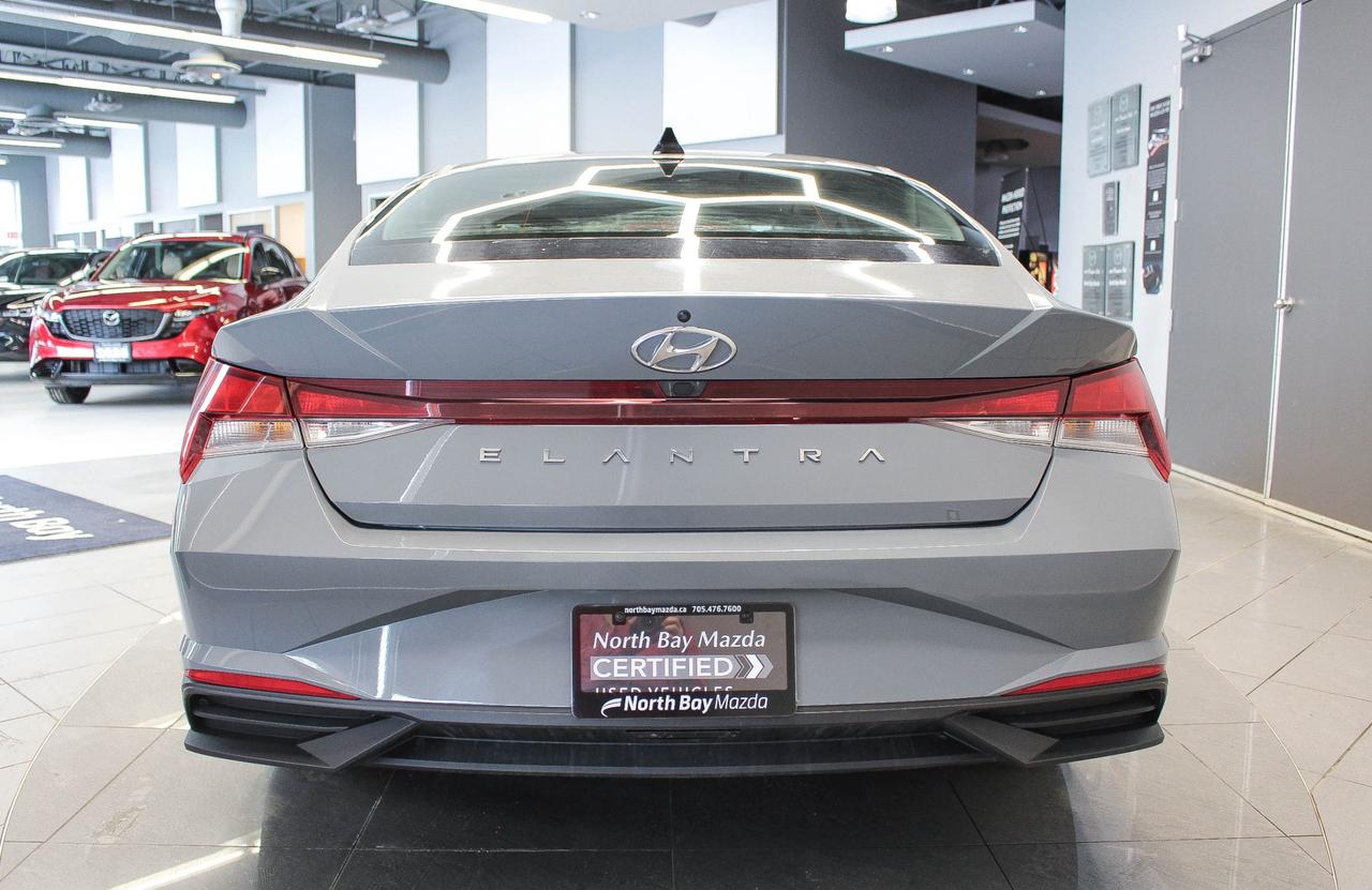 2021 Hyundai Elantra Preferred CLOTH UPHOLSTERY - APPLE CARPLAY AND ANDROID AUTO - CLEAN CARFAX! Photo