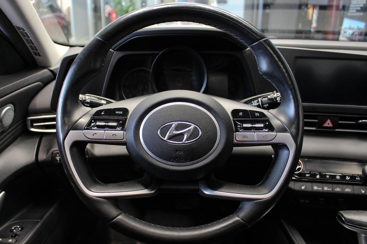 2021 Hyundai Elantra Preferred CLOTH UPHOLSTERY - APPLE CARPLAY AND ANDROID AUTO - CLEAN CARFAX! Photo