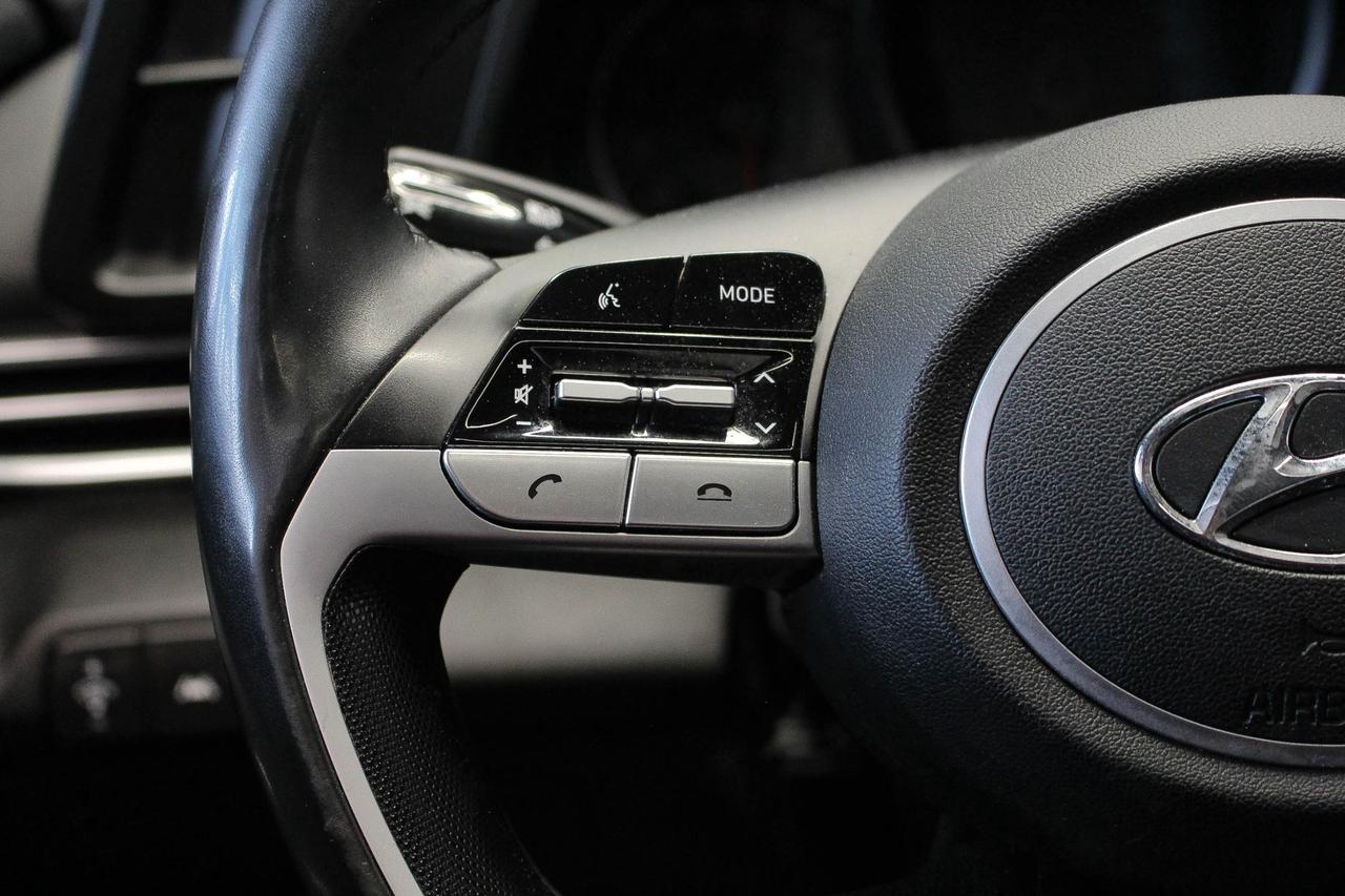 2021 Hyundai Elantra Preferred CLOTH UPHOLSTERY - APPLE CARPLAY AND ANDROID AUTO - CLEAN CARFAX! Photo